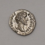 Stříbrný Denár - Antoninus Pius (145-147) - Top Stav!